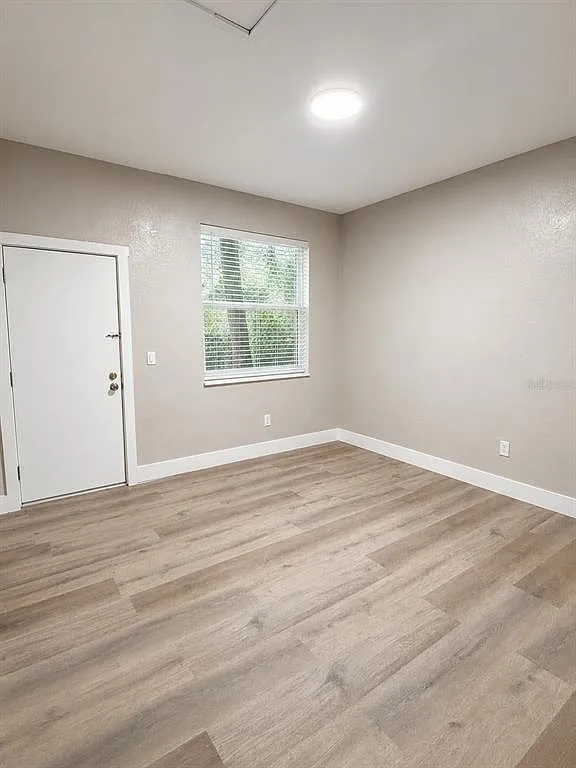 3 bed, 2.0 bath, 963 sqft, $1,900 — Photo 2