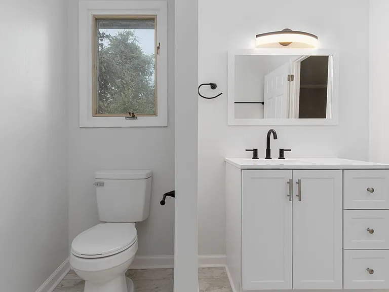 400 Derby Ln #2 — Photo 23
