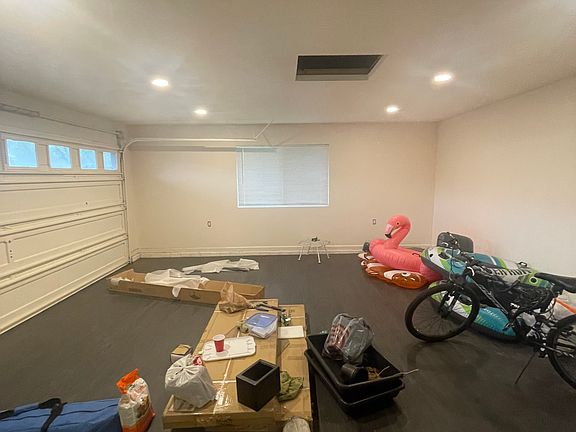 3rd image of 1044 E Michelle St