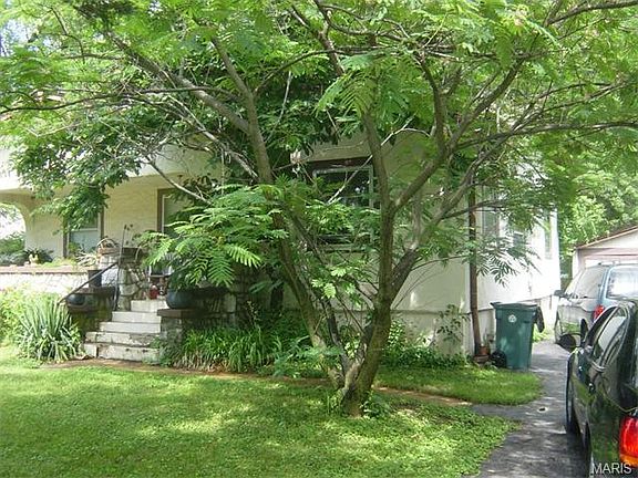 2nd image of 1016 Forest Ave