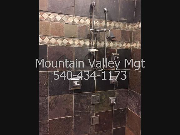 5th image of 111 Fairfax Ct