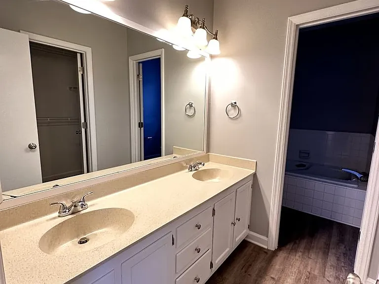 208 Forest View Ct — Photo 15