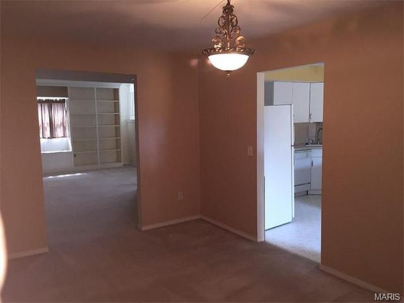 4th image of 300 Carmel Woods Dr