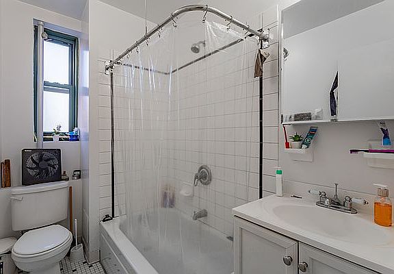 4th image of 1482 York Ave APT 6F