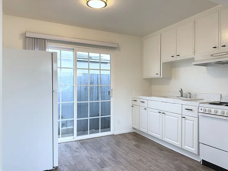1026 S Tremont St S #8 — Photo 4
