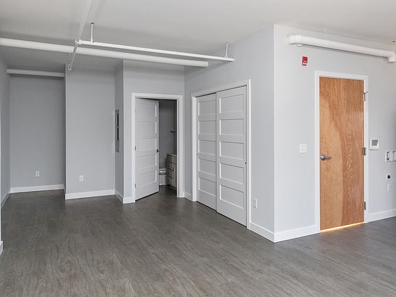 4th image of 38 E Walnut St #64875da77