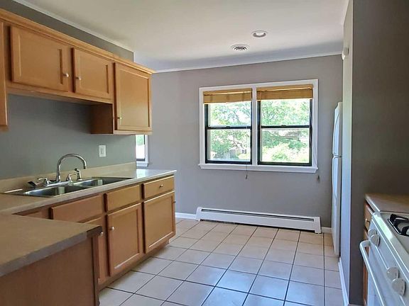 3rd image of 1510 Seymour Ave