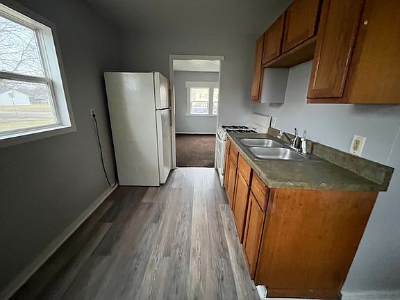 4th image of 233 S Chicago St