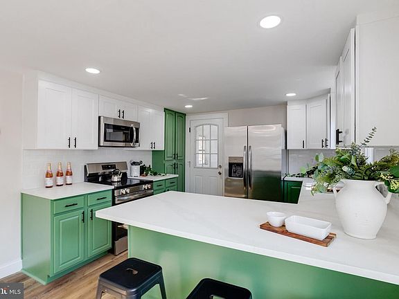 5th image of 7503 Riddle Ave