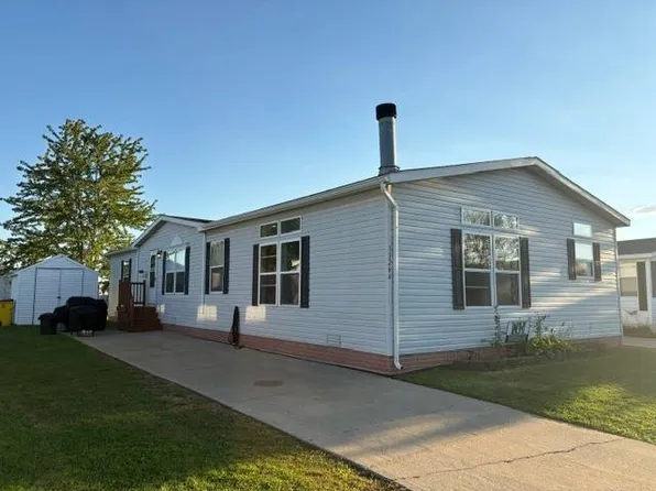 33266 Grove Ct, New Haven, MI 48048