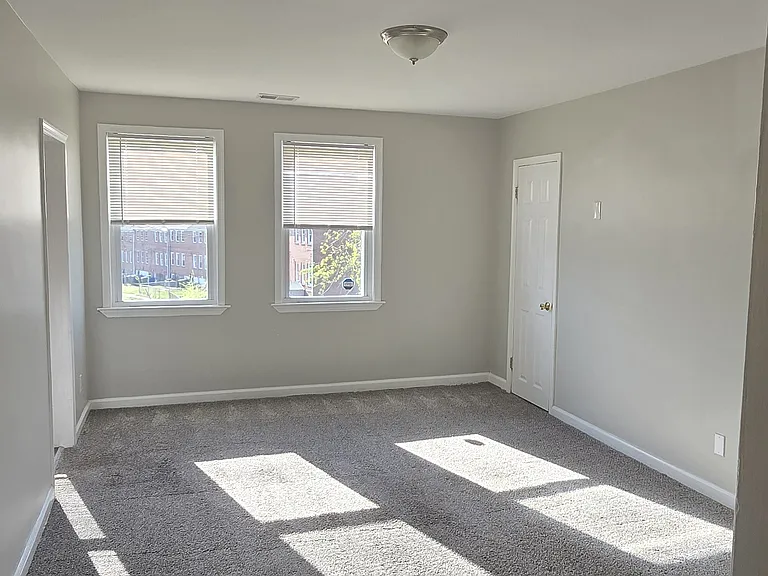 5542 Midwood Ave #2 — Photo 2
