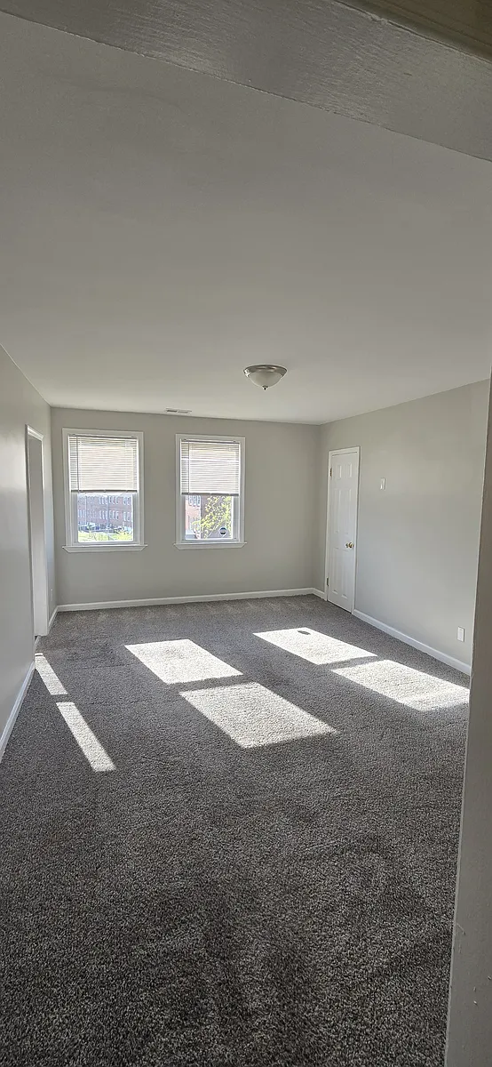 Building Photo - 5542 Midwood Ave #2