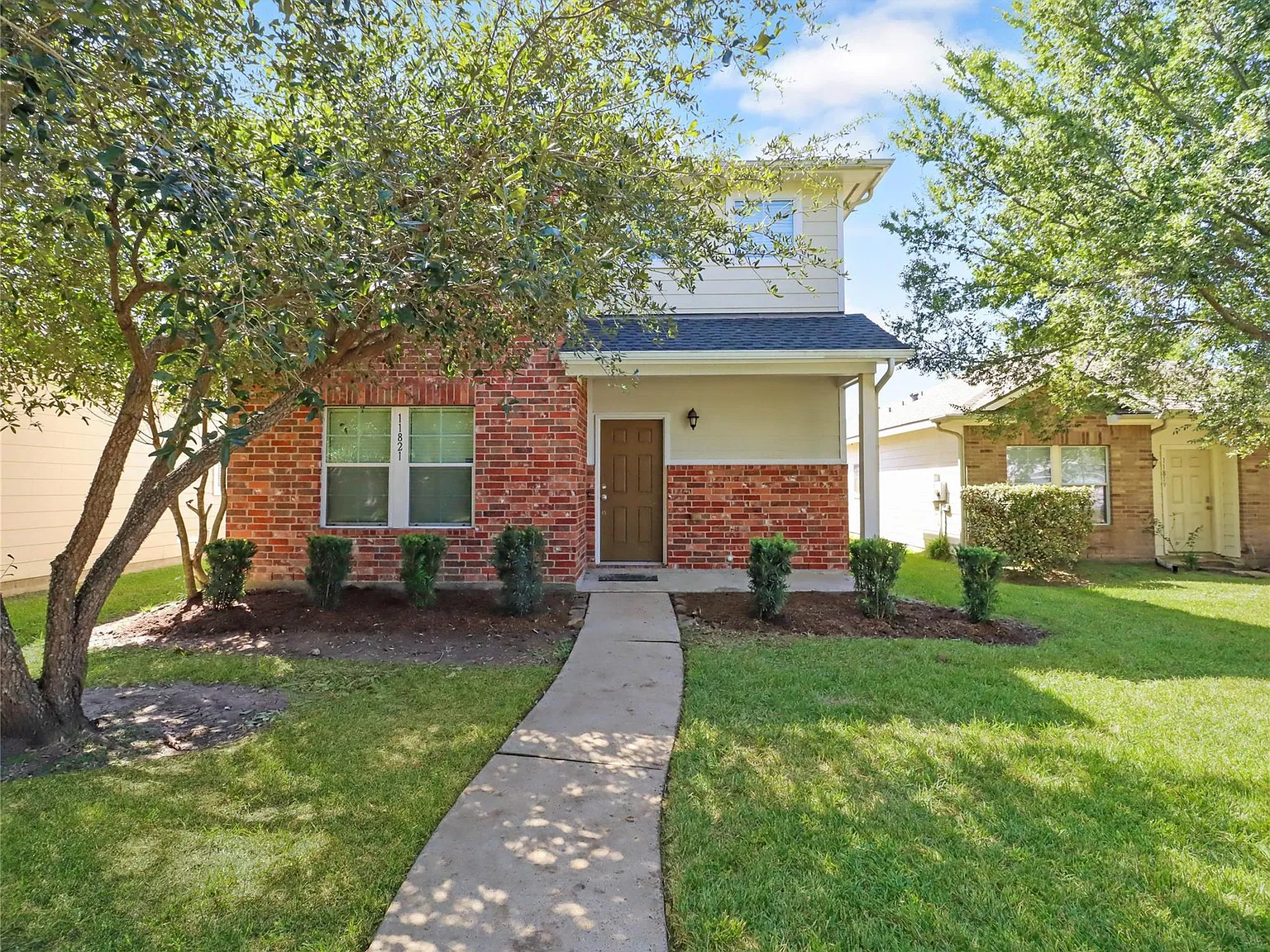 3 bed, 2.5 bath, 1620 sqft, $2,100 — Photo 2