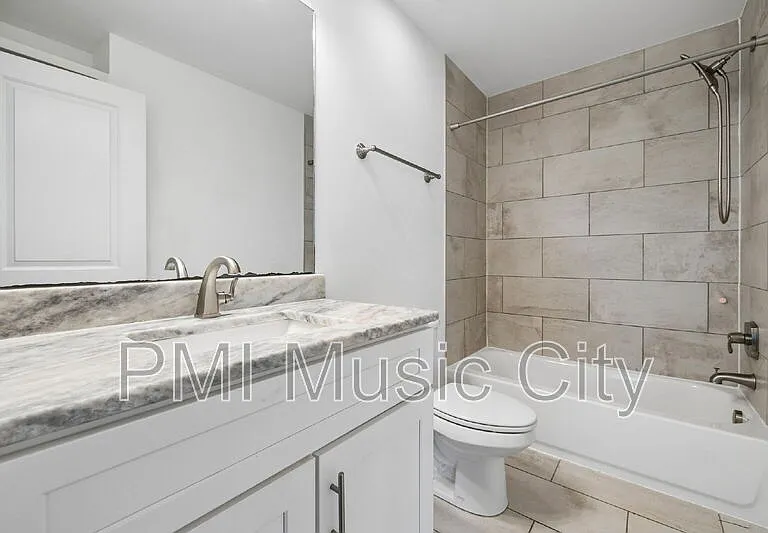 2126B Burns St — Photo 15
