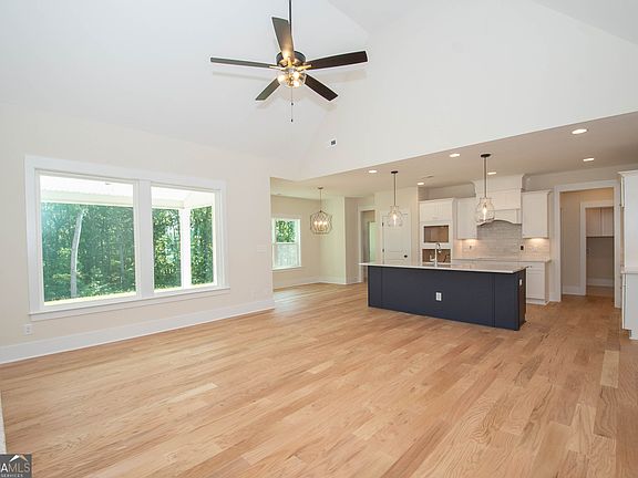 5th image of 17 Hedge Ct
