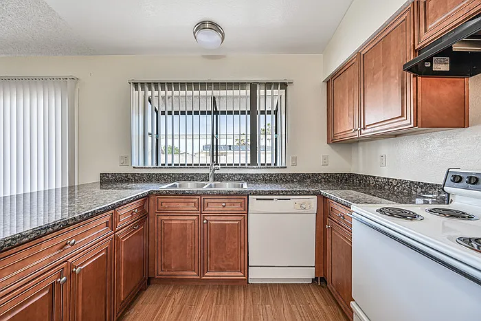 11102 W Turney Ave — Photo 14