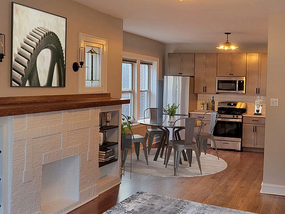 4th image of 2228 N Kenmore Ave #3R