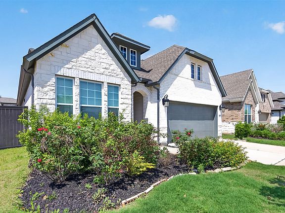 2nd image of 211 Amaranth Way