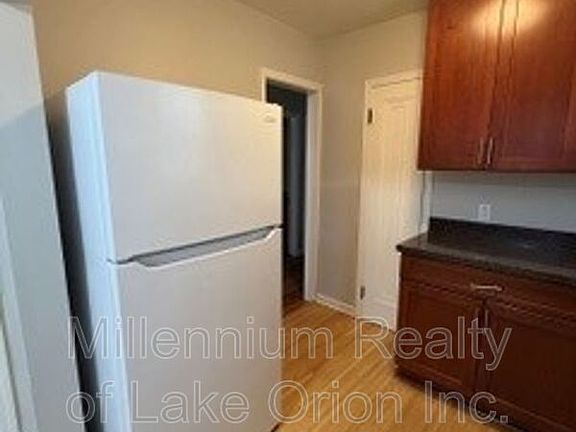 5th image of 271 Dick Ave