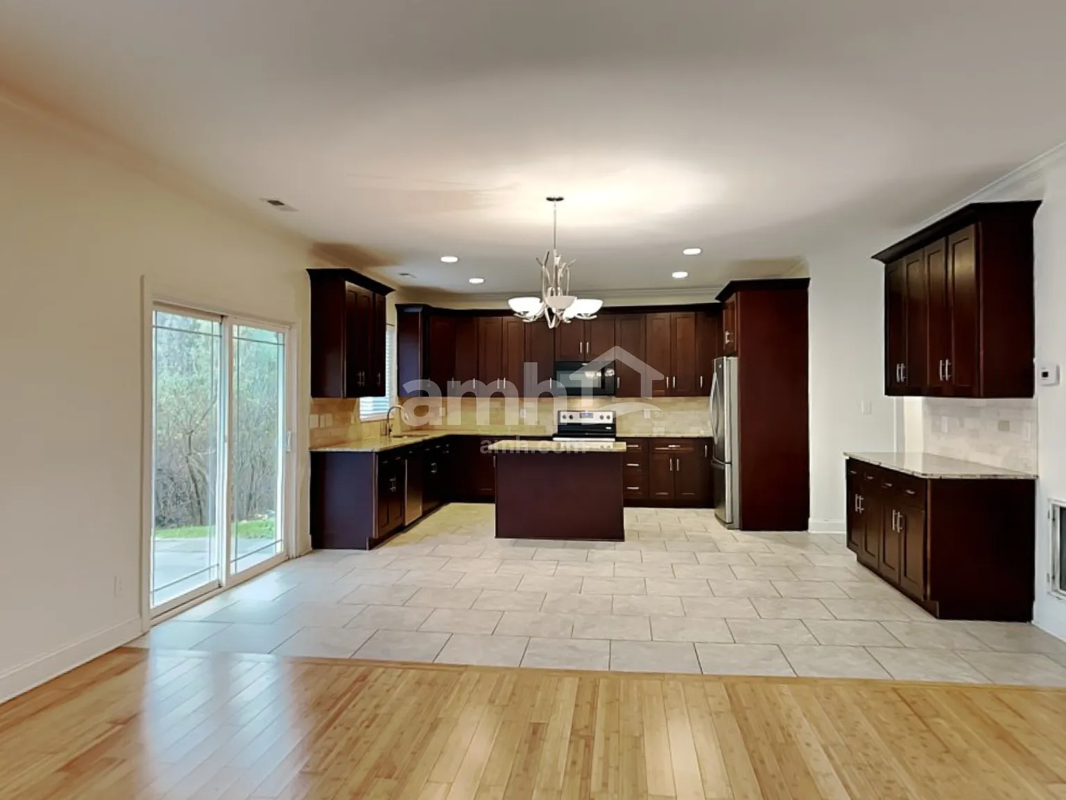 4 bed, 2.5 bath, 2754 sqft, $2,545 — Photo 4