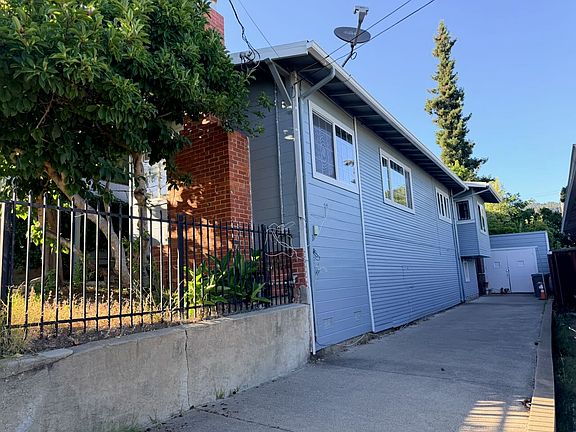 2nd image of 2856 Georgia St