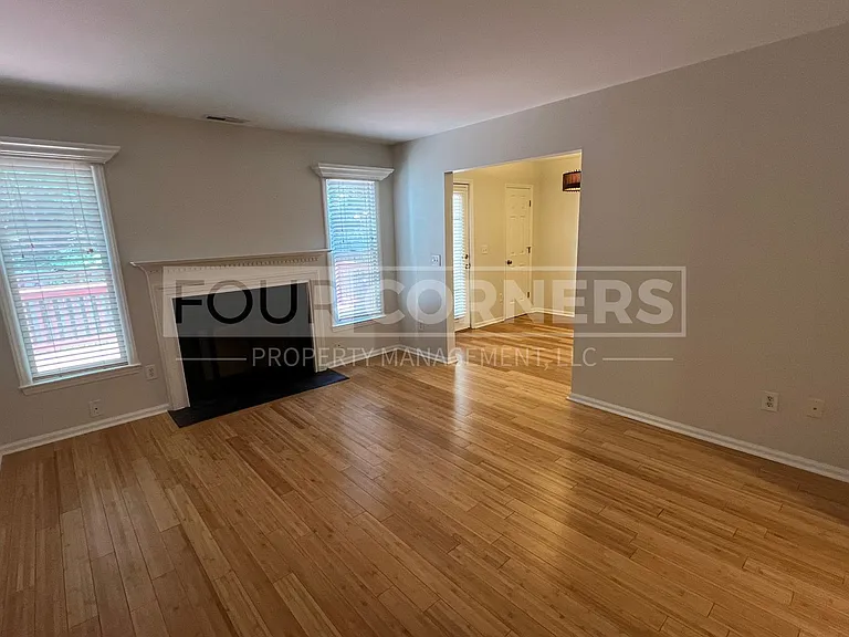 3910 New Garden Park — Photo 2