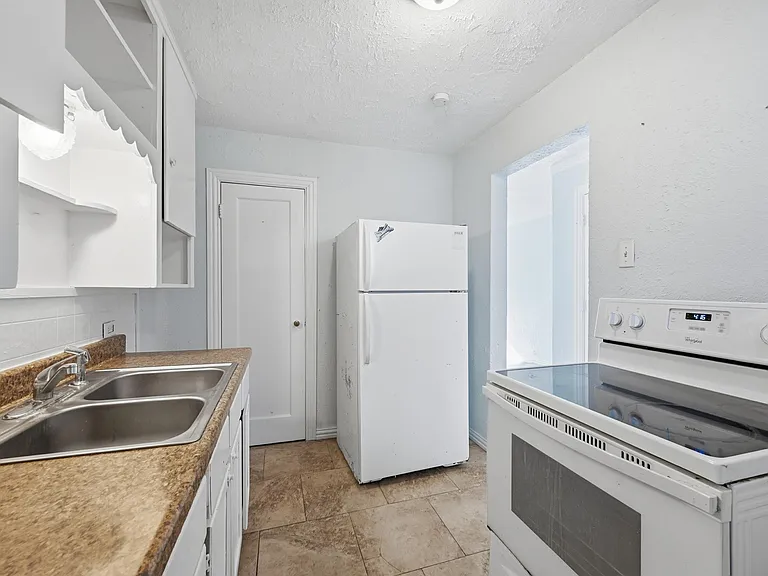 305 W Morton St #307 — Photo 11
