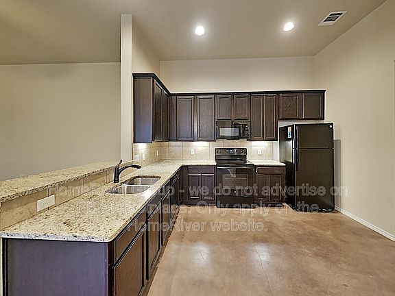 2nd image of 2562 Pahmeyer Rd
