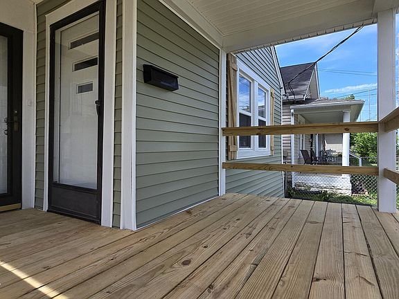 4th image of 808 W Whitney Ave