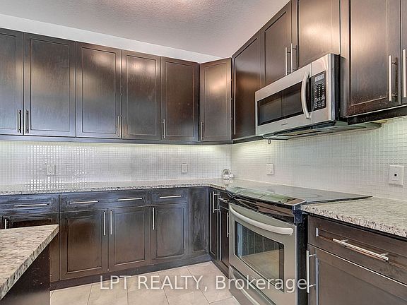 4th image of 795 Freeport St