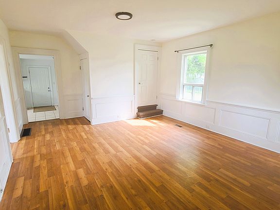 4th image of 798 King Rd