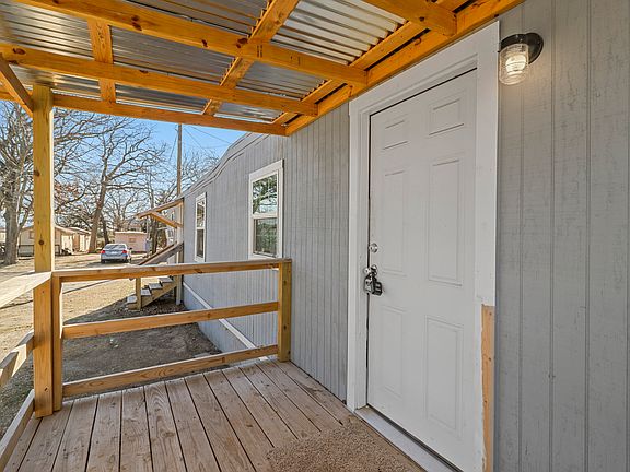 2nd image of 2715 Woodlawn Blvd #16