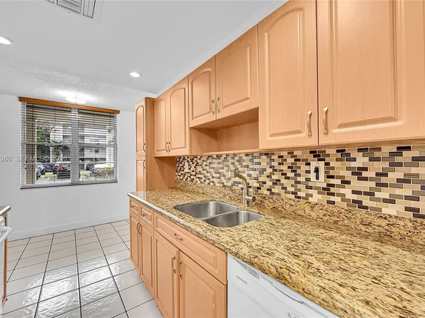 4850 NW 29th Ct APT 125, Lauderdale Lakes, FL 33313