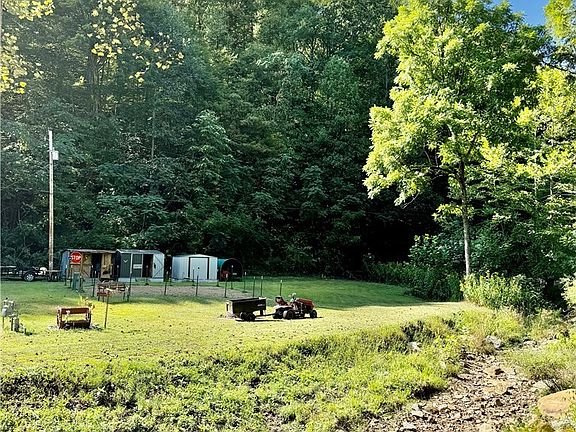 5th image of 264 Barberry Rd