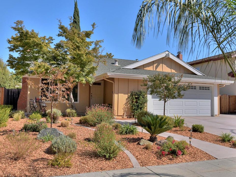 1st image of 375 Los Pinos Way