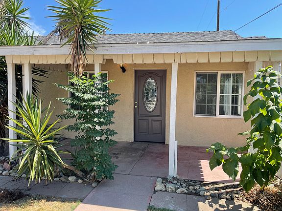 4th image of 17409 Marygold Ave Unit B