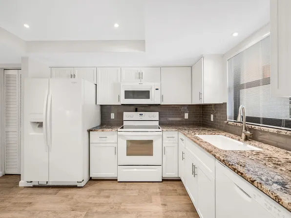 4955 Pepper Cir #B-106, Naples, FL 34113