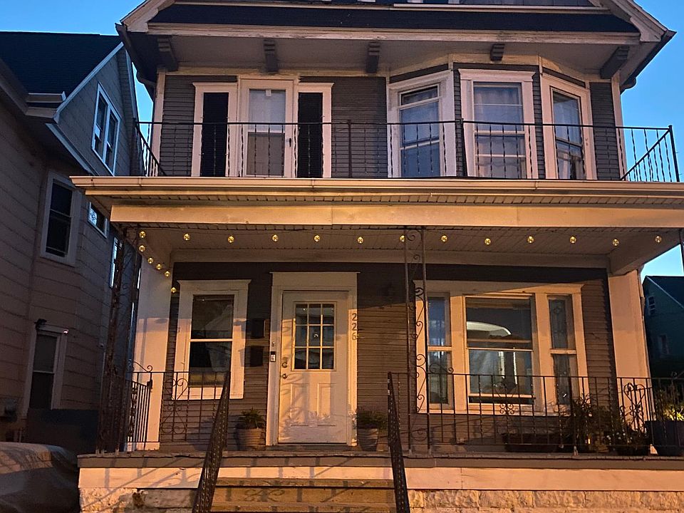 1st image of 226 Stevenson St