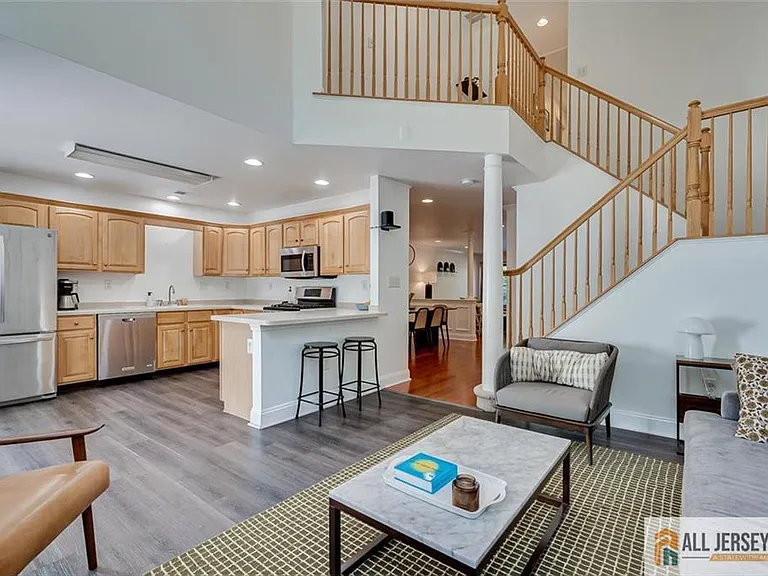 403 Somerset Ct — Photo 34