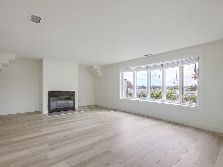 19312 Harding Ln — Photo 10