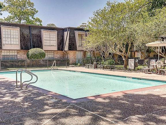 5th image of 12633 Memorial Dr APT 53