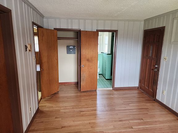 2nd image of 6911 Hickory View Ln