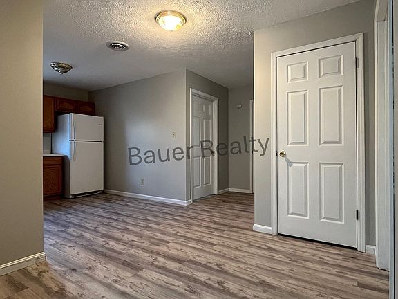 4th image of 35 Belle Ave