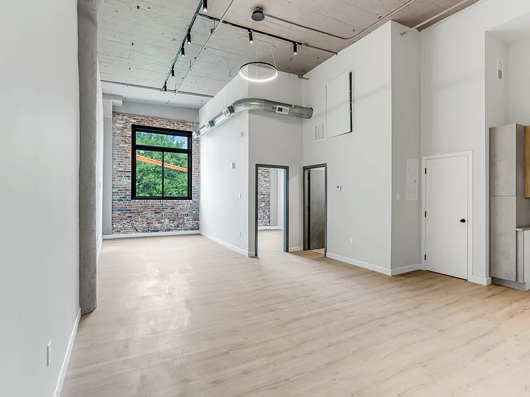 Castor Lofts — Photo 17