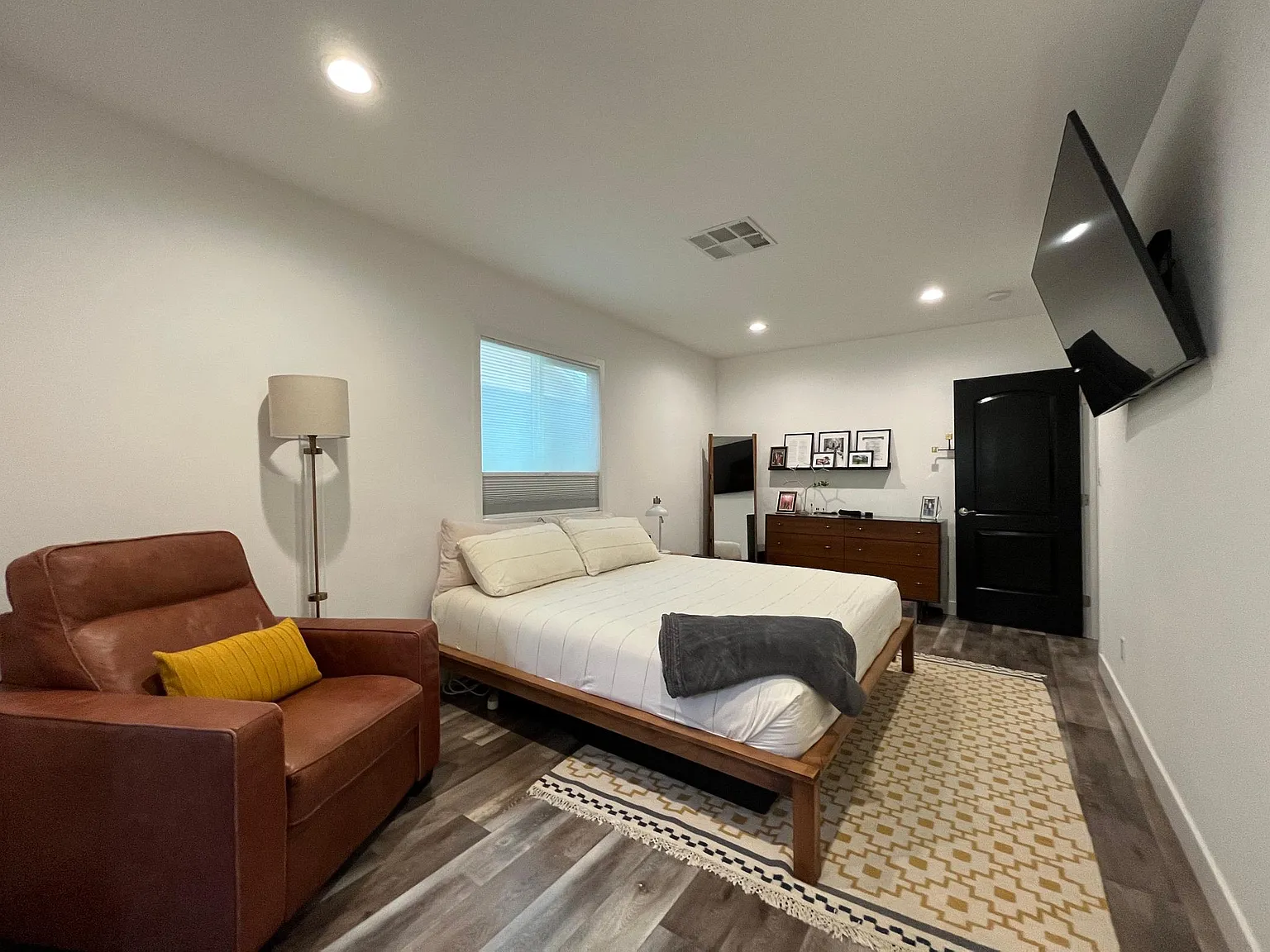 4611 Maplewood Ave — Photo 4