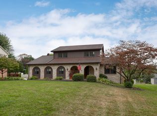 355 Hilltop Dr, Leola, PA 17540