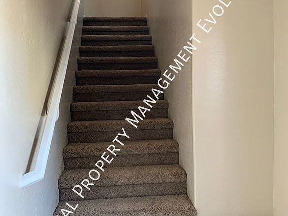 4th image of 2349 E Huntington Dr