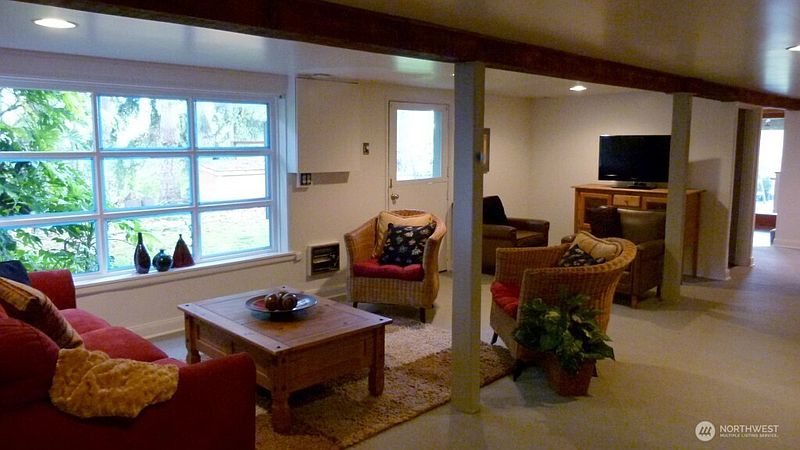 4th image of 816 3rd Street