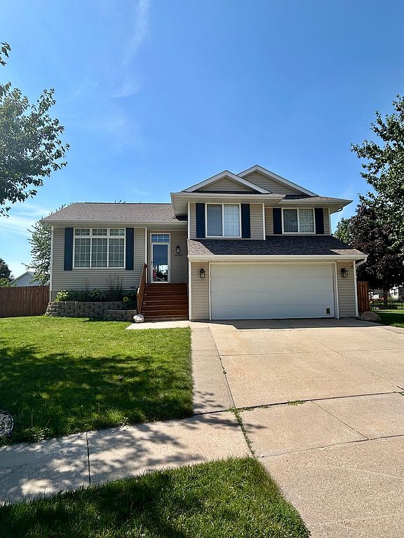 950 Augusta Cir - Property Image