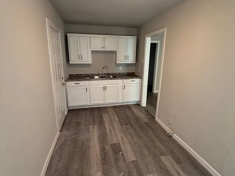 2801 Burchill Rd S — Photo 4